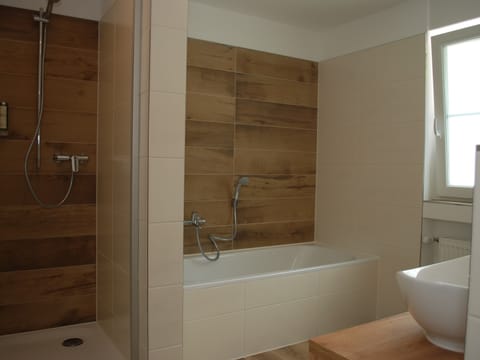 Classic Double Room, Private Bathroom (Talblick) | Bathroom