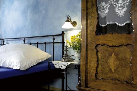 Double Room | Living area | TV