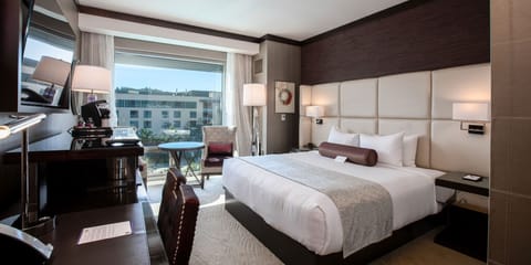 Deluxe Room, 1 King Bed - Adult Only 21+ (Viejas Hotel) | Premium bedding, pillowtop beds, in-room safe, desk