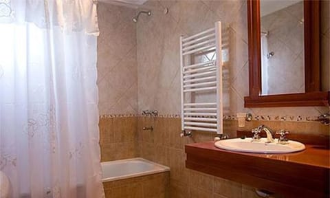 Standard Quadruple Room | Bathroom | Combined shower/tub, deep soaking tub, hair dryer, bidet