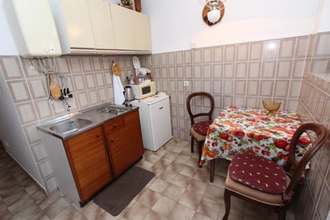 Studio, 1 Double Bed, Terrace | Private kitchen | Fridge, microwave, stovetop, coffee/tea maker