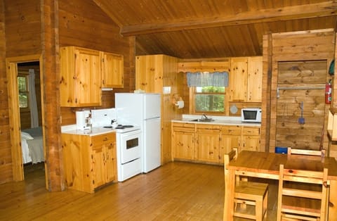 Cottage, 2 Bedrooms | Private kitchen | Microwave, coffee/tea maker, electric kettle, toaster