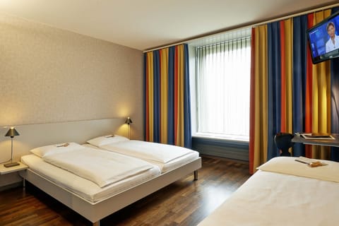 Standard Triple Room | Egyptian cotton sheets, hypo-allergenic bedding, in-room safe, desk