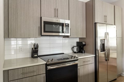 Superior Apartment, 2 Bedrooms, Non Smoking, Pool Access (Self Check-in with Virtual Front Desk) | Private kitchen | Full-size fridge, microwave, oven, stovetop