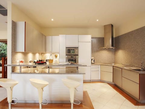 Villa, 5 Bedrooms | Private kitchen | Full-size fridge, microwave, oven, stovetop