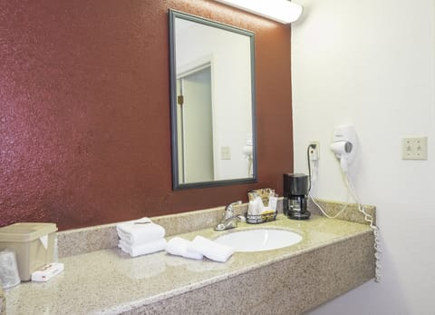 Superior Room, 1 King Bed, Non Smoking | Bathroom | Combined shower/tub, free toiletries, hair dryer, towels