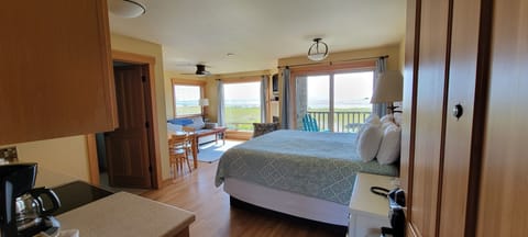 Tide Pools Alive Studio – First Floor Ocean Front View | Premium bedding, pillowtop beds, iron/ironing board, travel crib