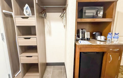 Room, Accessible | Desk, laptop workspace, iron/ironing board, free cribs/infant beds