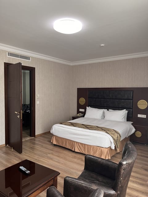 Junior Suite | Desk, laptop workspace, soundproofing, free WiFi