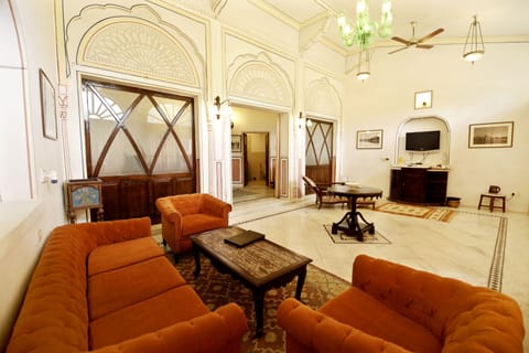 Garden Suite | Living area | 32-inch flat-screen TV with satellite channels, TV