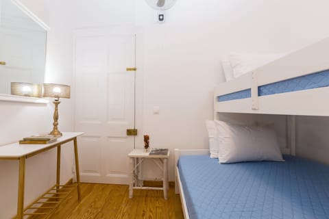 Deluxe Apartment | Iron/ironing board, free WiFi, bed sheets