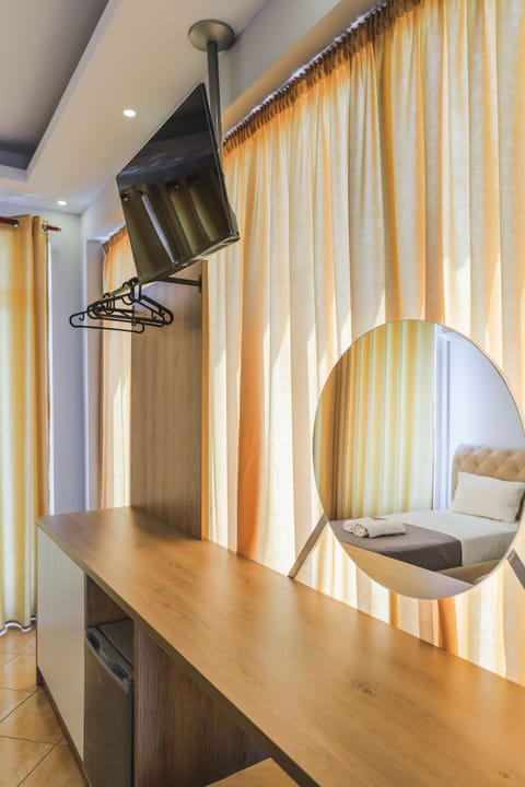 Deluxe Triple Room | 1 bedroom, blackout drapes, iron/ironing board, free cribs/infant beds