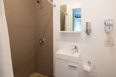 Twin Room, Private Bathroom | Bathroom | Free toiletries, hair dryer, towels