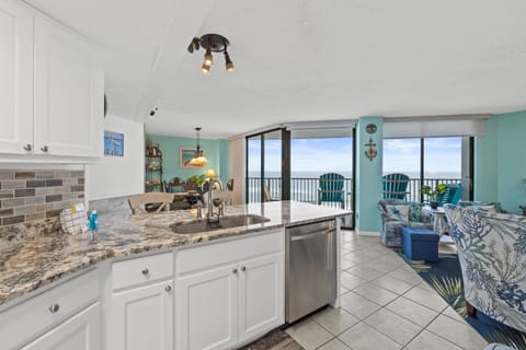 Condo, 2 Bedrooms, Ocean View (805 W) | Private kitchen | Fridge, microwave, oven, stovetop