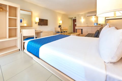 Suite, 1 Queen Bed with Sofa bed | Desk, iron/ironing board, free WiFi, bed sheets