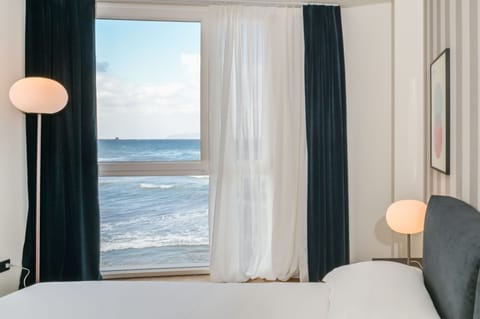 Triple Room, Sea View | Hypo-allergenic bedding, minibar, in-room safe, individually furnished