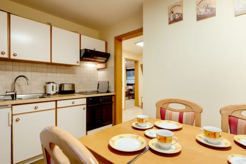 Family Condo, 2 Bedrooms | In-room dining