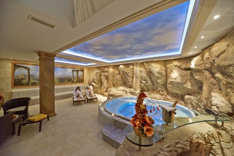 Indoor spa tub