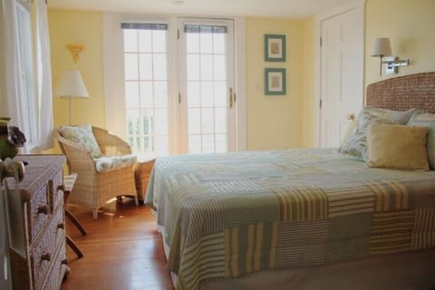 Queen Private Deck and Ocean View: 204 | Iron/ironing board, free WiFi