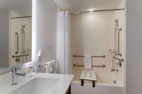 Room, 1 King Bed, Accessible, Non Smoking (Accessible Tub) | Bathroom | Hair dryer, towels