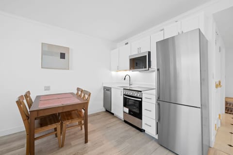 Apartment (2 Bedrooms) | Private kitchen | Fridge, microwave, oven, dishwasher