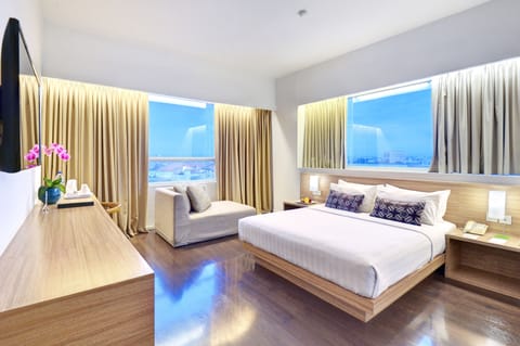 Executive Room | Premium bedding, minibar, in-room safe, desk