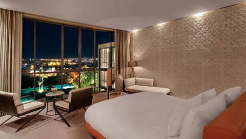 Superior Suite | Egyptian cotton sheets, pillowtop beds, minibar, in-room safe