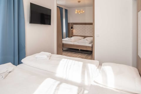 Superior Family Room | Soundproofing, free WiFi