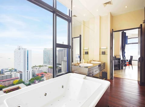 Executive Suite 1 King | Bathroom | Designer toiletries, hair dryer, bathrobes, slippers