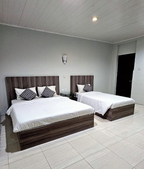 Family Room, Multiple Beds, Ground Floor | Free WiFi, bed sheets