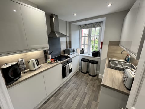 Luxury Apartment, Ensuite, Garden View (2 Bed) | Private kitchen