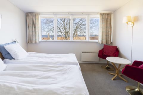 Double Room, Sea View | In-room safe, iron/ironing board, free WiFi, bed sheets