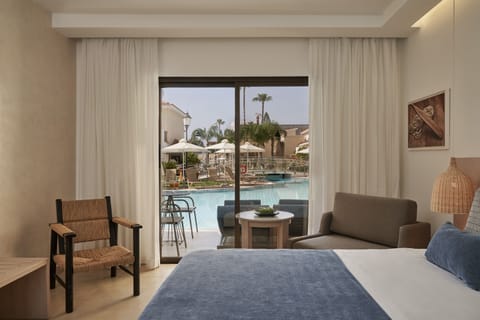 Premium Double Room Swim up | In-room safe, desk, blackout drapes, soundproofing