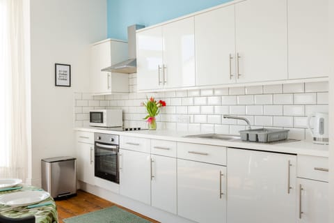 House | Private kitchen | Fridge, microwave, oven, stovetop