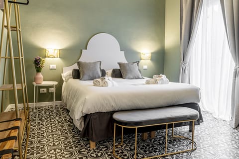 Deluxe Double Room (1 - Delle Mura) | Bathroom | Shower, rainfall showerhead, eco-friendly toiletries, hair dryer