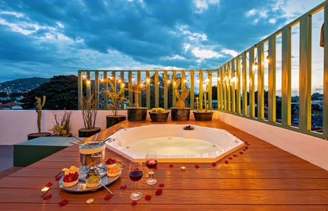 Luxury Villa | Private spa tub