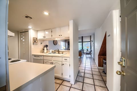 Condo, 3 Bedrooms | Private kitchen | Fridge, microwave, oven, stovetop