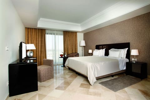 Premium bedding, minibar, in-room safe, desk