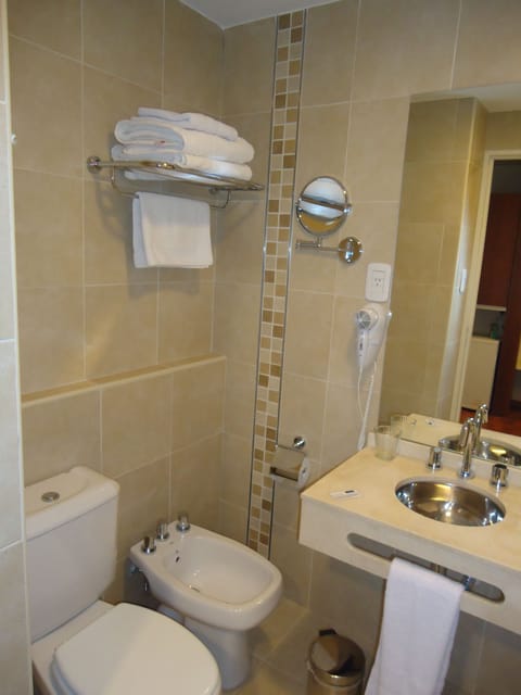 Bathtub, free toiletries, bidet, towels