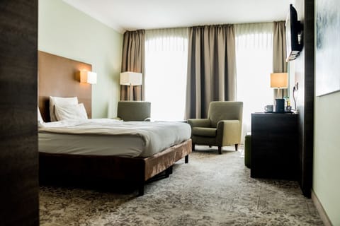 Business Room | Premium bedding, in-room safe, desk, soundproofing