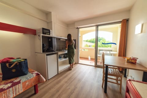 Studio, 2 Twin Beds | Private kitchen | Fridge, microwave, stovetop, coffee/tea maker