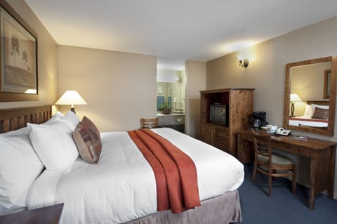 Standard Room, 1 King Bed | Iron/ironing board, free WiFi, bed sheets