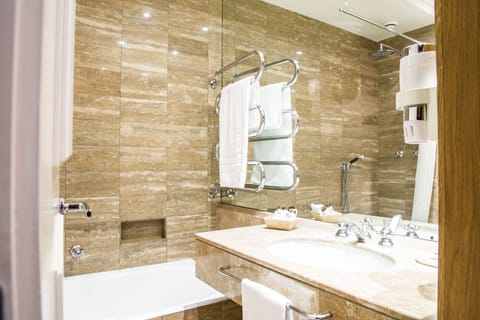 Superior Single Room | Bathroom | Combined shower/tub, jetted tub, rainfall showerhead