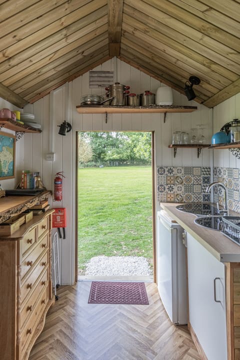 Family Cabin, Private Bathroom, Garden View (Not en suite) | Private kitchen