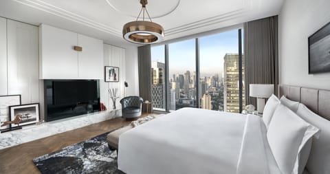 Suite, 1 Bedroom (Langham) | Premium bedding, minibar, in-room safe, desk