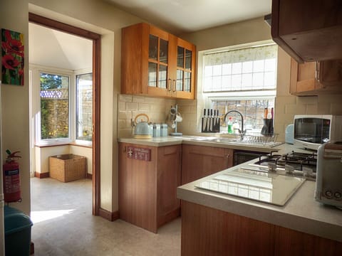 Family Cottage, Private Bathroom | Shared kitchen