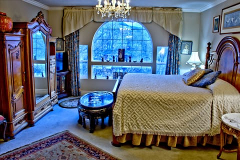 Gable King, Queen Suite | Individually decorated, iron/ironing board, free WiFi, bed sheets