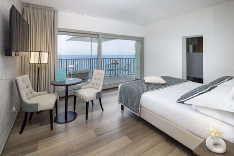 Executive Room, Sea View (Luceo) | Premium bedding, memory foam beds, minibar, in-room safe