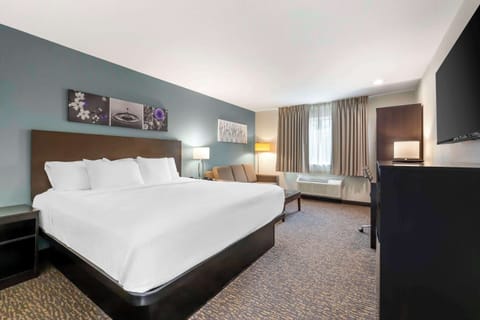 Suite, 1 King Bed, Accessible, Non Smoking | Desk, blackout drapes, free WiFi, bed sheets