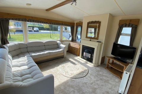 30-inch TV with digital channels, fireplace